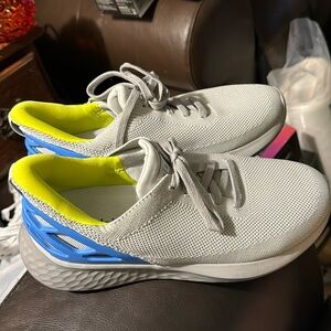 Kizik Athen’s Hands Free Grey Running Shoes, Size 9.5 Wide Women’s /8 wide mens